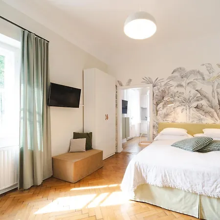 Flat By Grazrentals With Garden View & Parking Included *