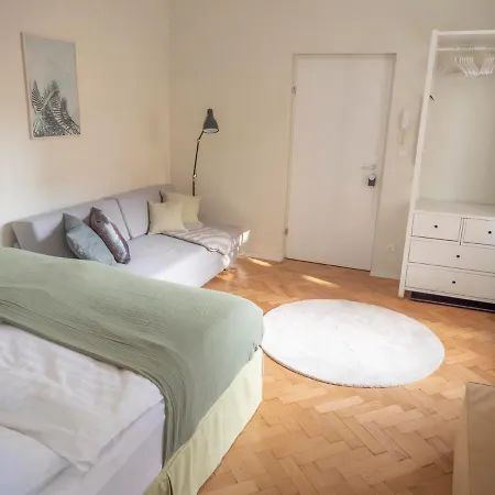 Flat By Grazrentals With Garden View & Parking Included Apartament *