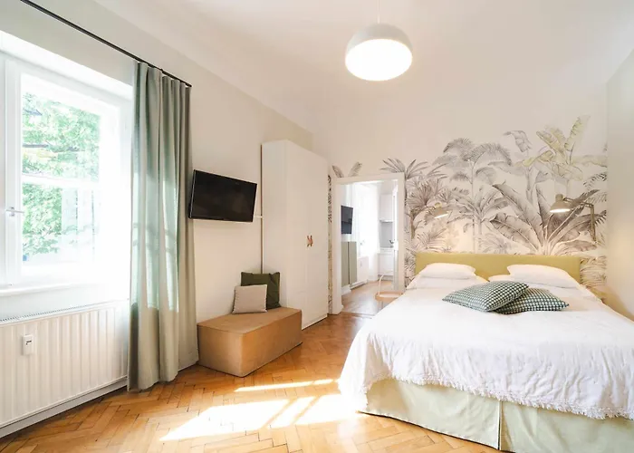 Flat By Grazrentals With Garden View & Parking Included Апартаменты *